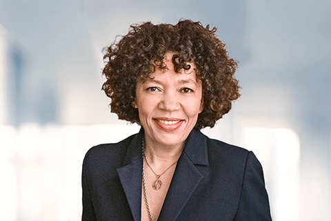 Headshot der Geschäftsführerin der ICS GmbH, Yasmin Lenth. Fokus auf Kopf und Schultern, professionell und sympathisch präsentiert.
